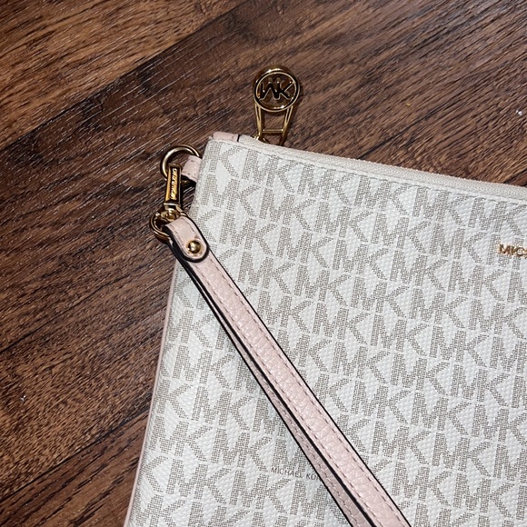 Like new Excellent condition no stains - Picture 2 of 5